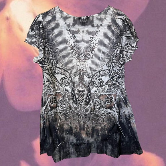 Grey and black paisley print V-neck top perfect for a fairy grunge look. - Picture 3 of 5